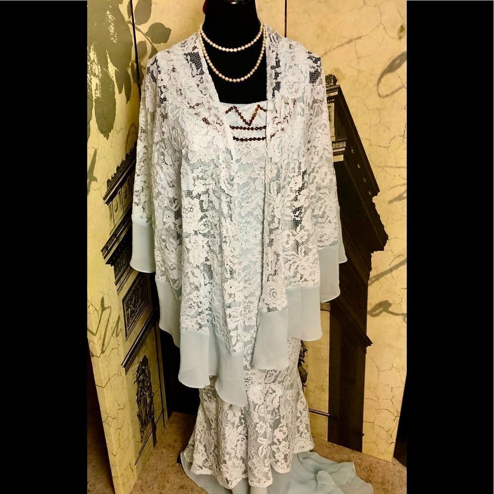 NWT beautiful vintage inspired lace gown by Lanting